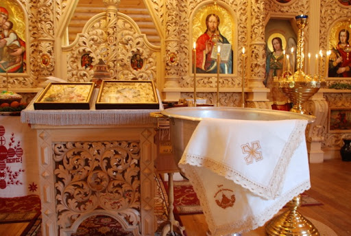 Чи може католик хрестити православну дитину